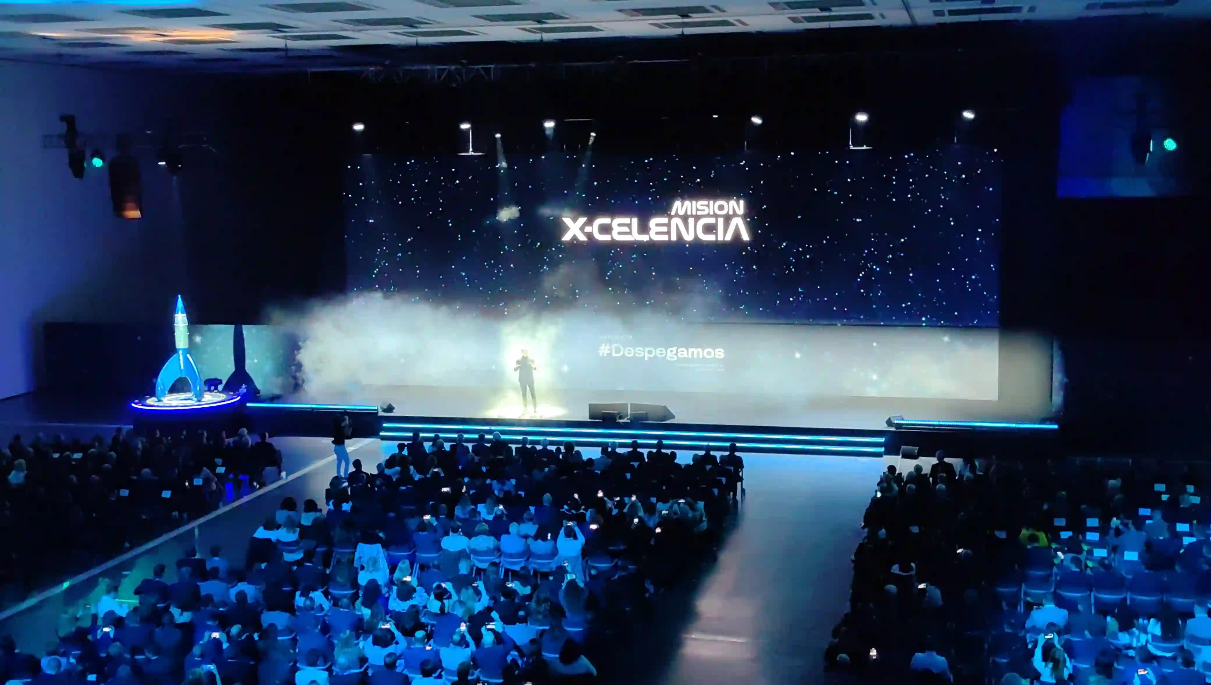 Large-scale summits, conferences, private events, and gala dinners.