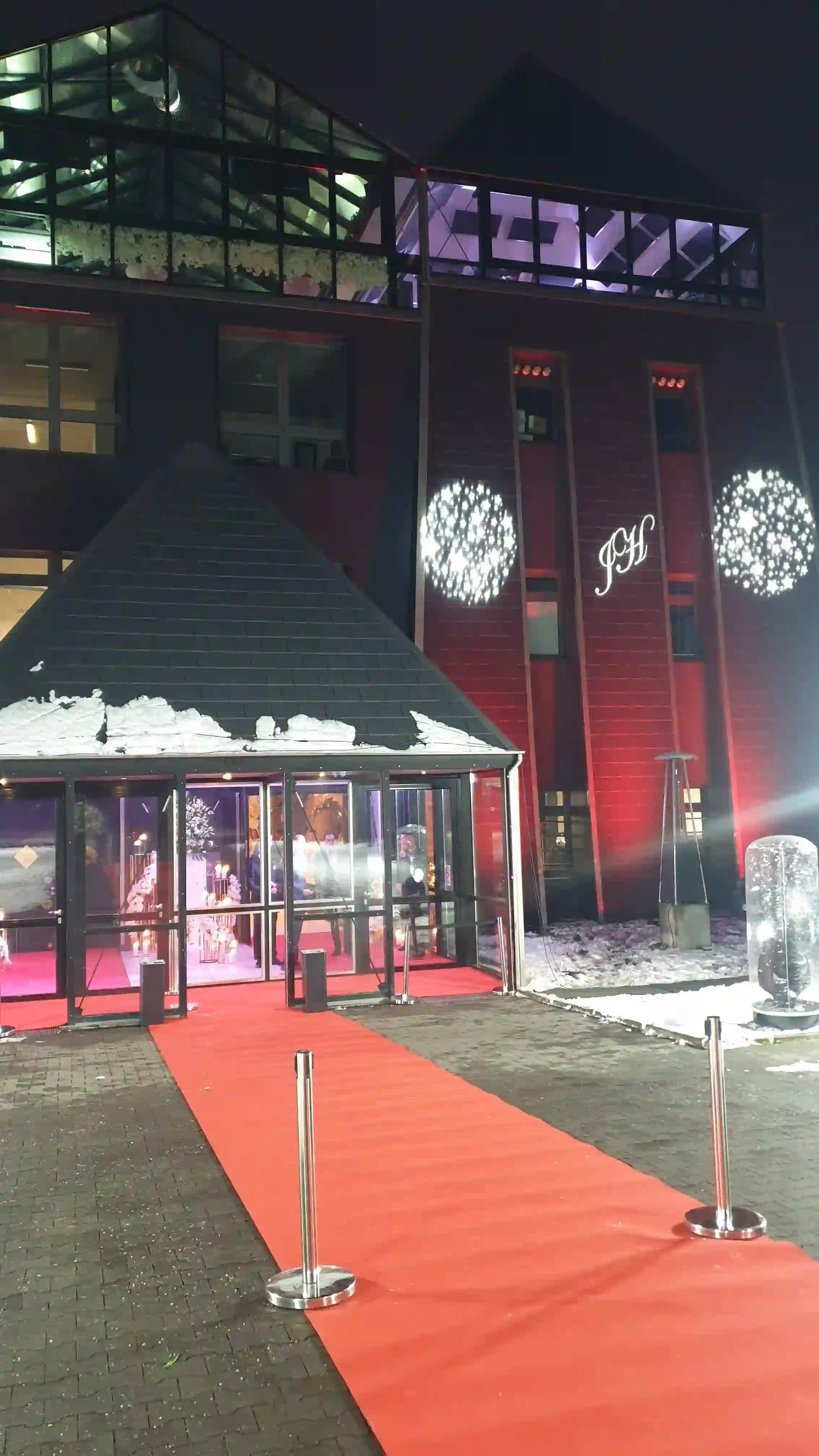 Luxury incentive programs, executive retreats, and premium hospitality.